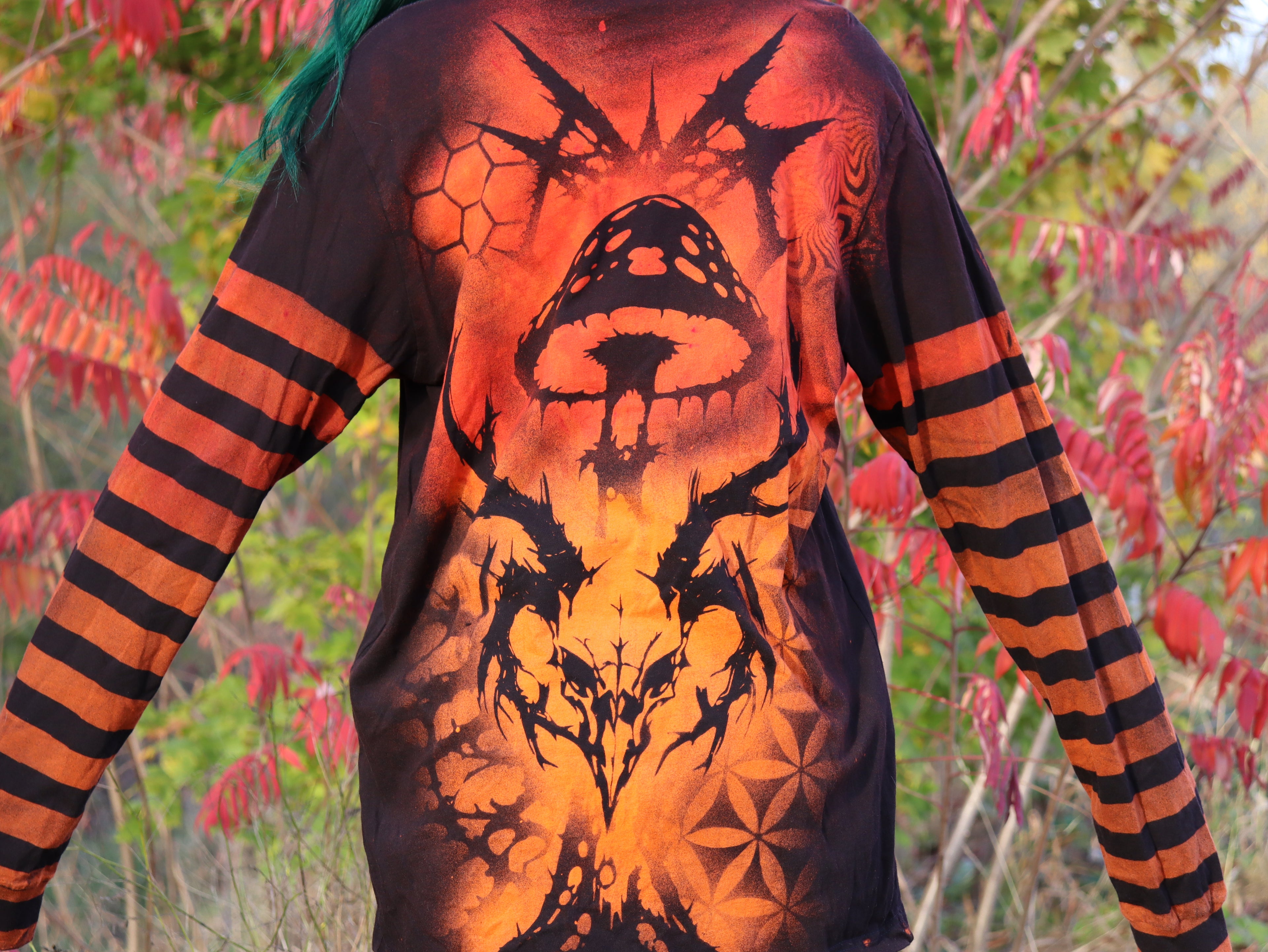 Long sleeves orange skull large