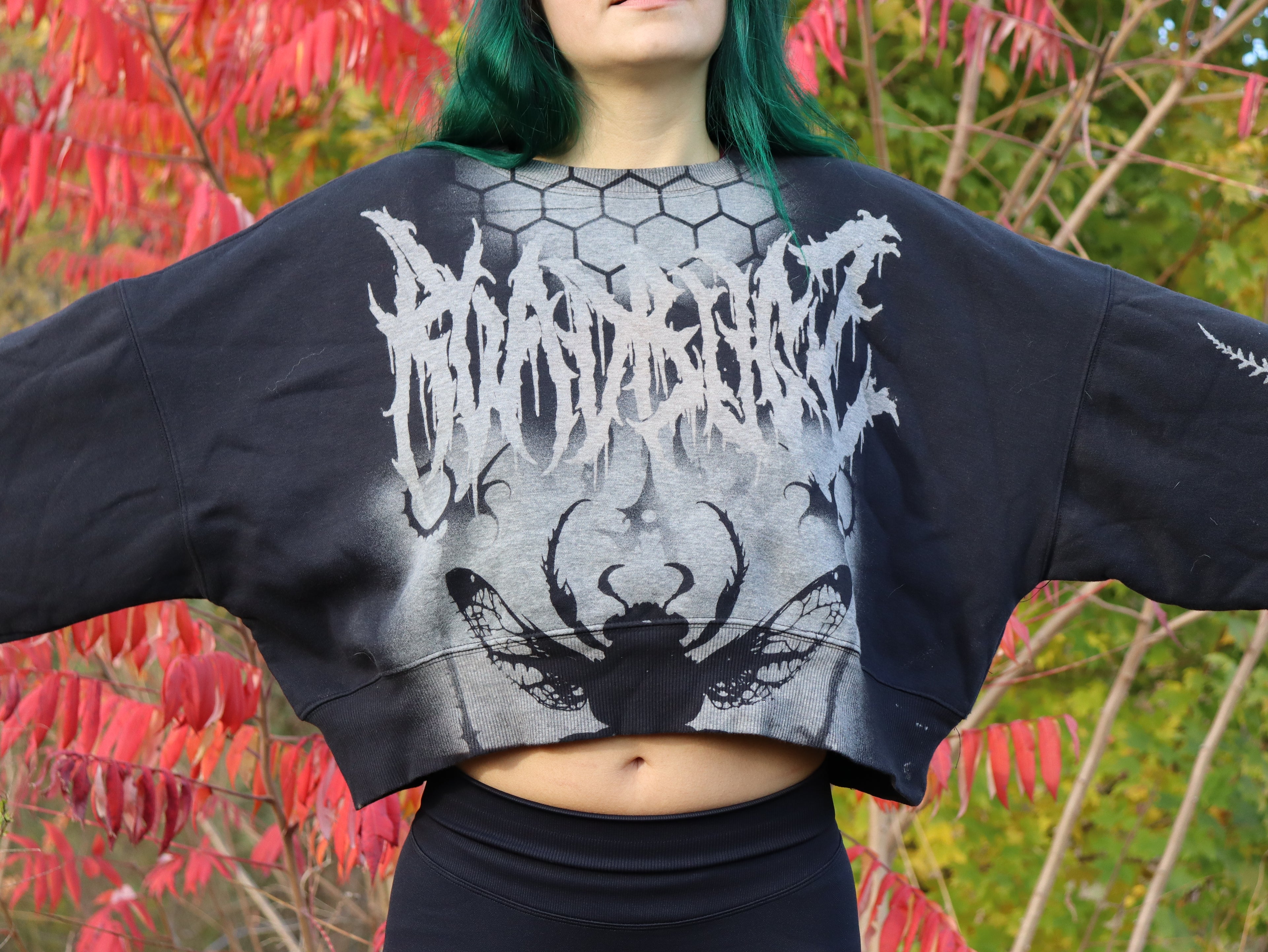 Crew neck crop top bugz Large