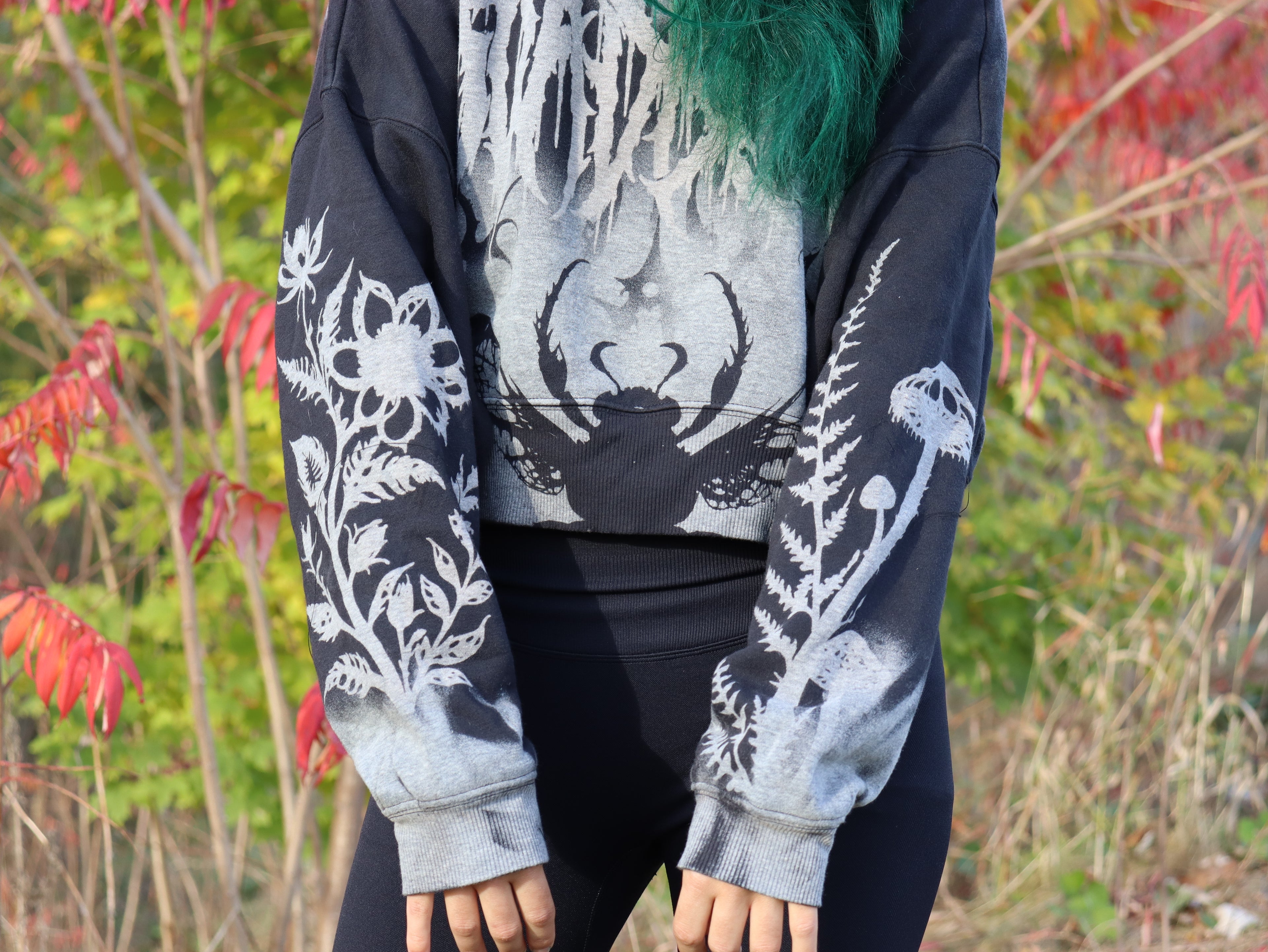 Crew neck crop top bugz Large